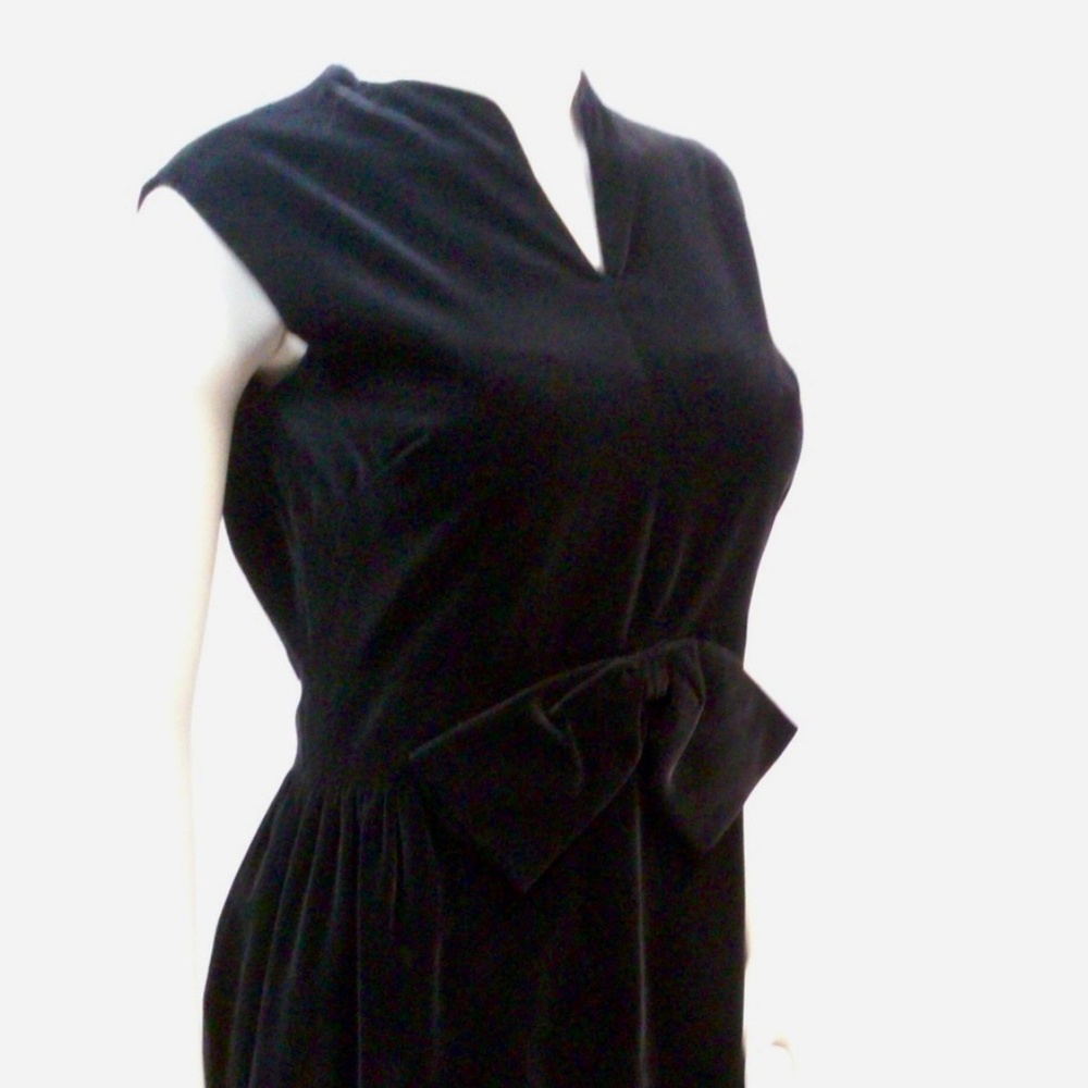 Vintage 50s Black Velvet Dress Pencil Wiggle Cocktail Party Dress Sz Small USA